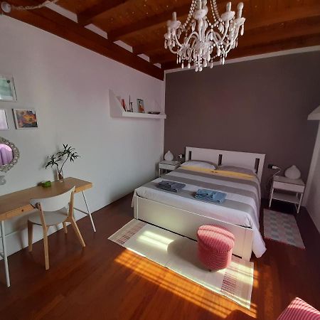 In Corte Al Laghetto Bed & Breakfast Merate Bagian luar foto