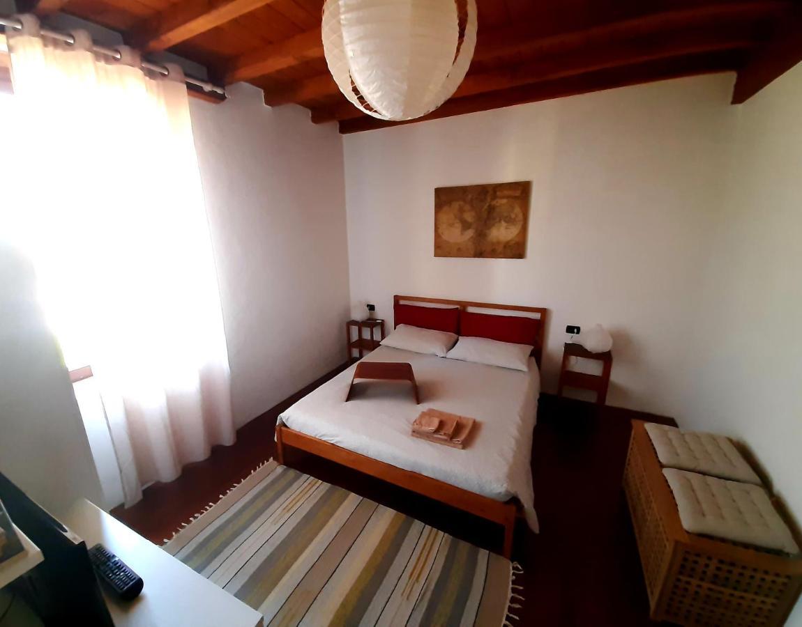 In Corte Al Laghetto Bed & Breakfast Merate Bagian luar foto